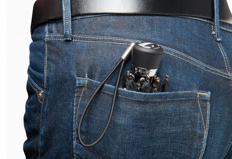 Chiếc ô dù cầm tay mini độc đáo