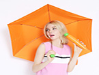 Độc đáo với ô dù hình củ quả